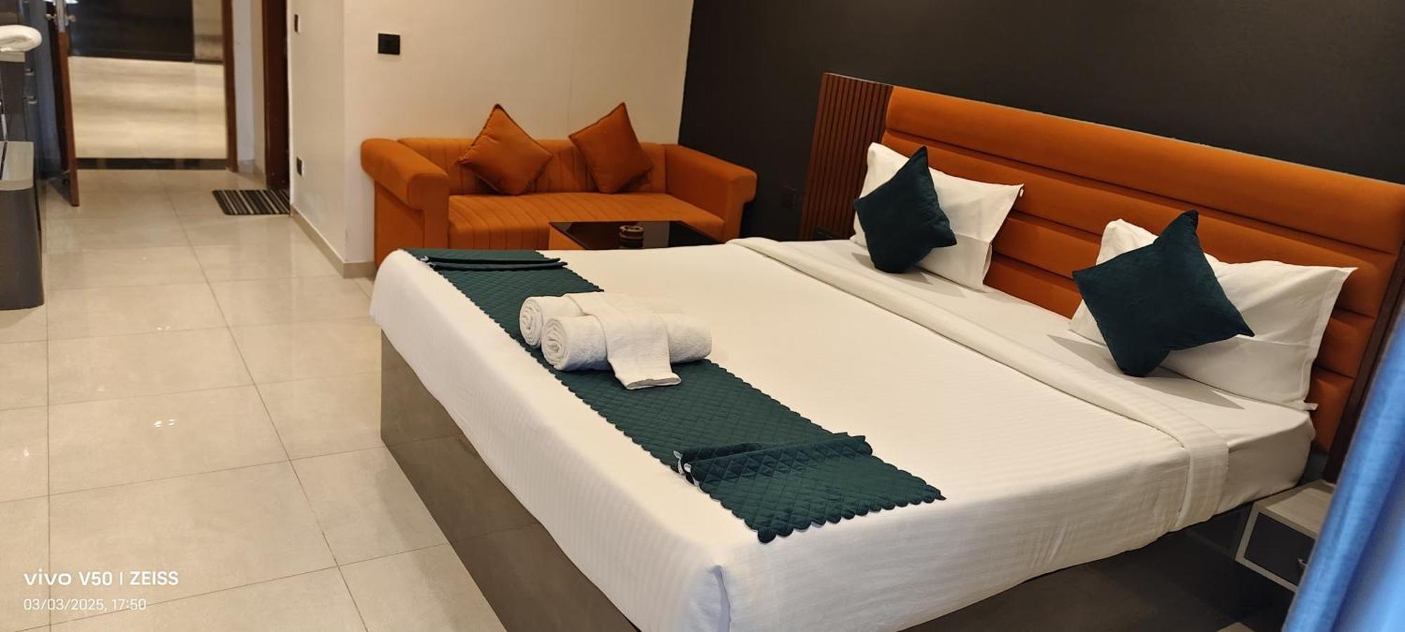 Hotel Maple Tree - Near Ekana Cricket Stadium - Lucknow Buitenkant foto