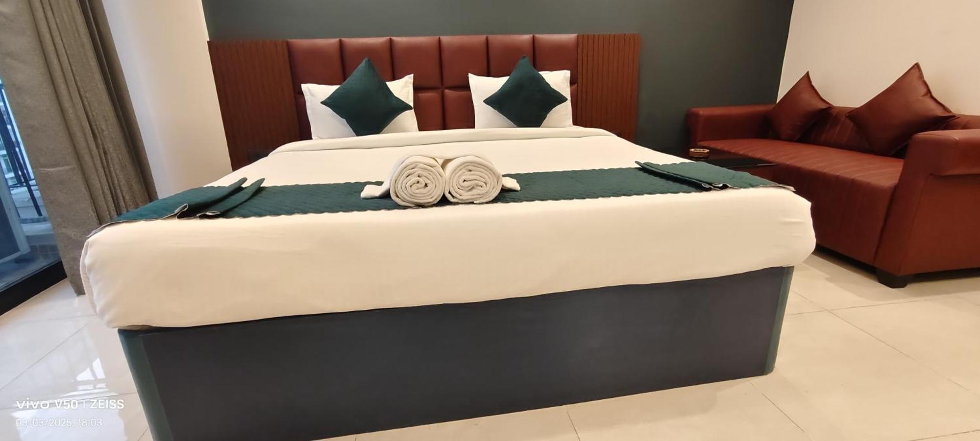 Hotel Maple Tree - Near Ekana Cricket Stadium - Lucknow Buitenkant foto