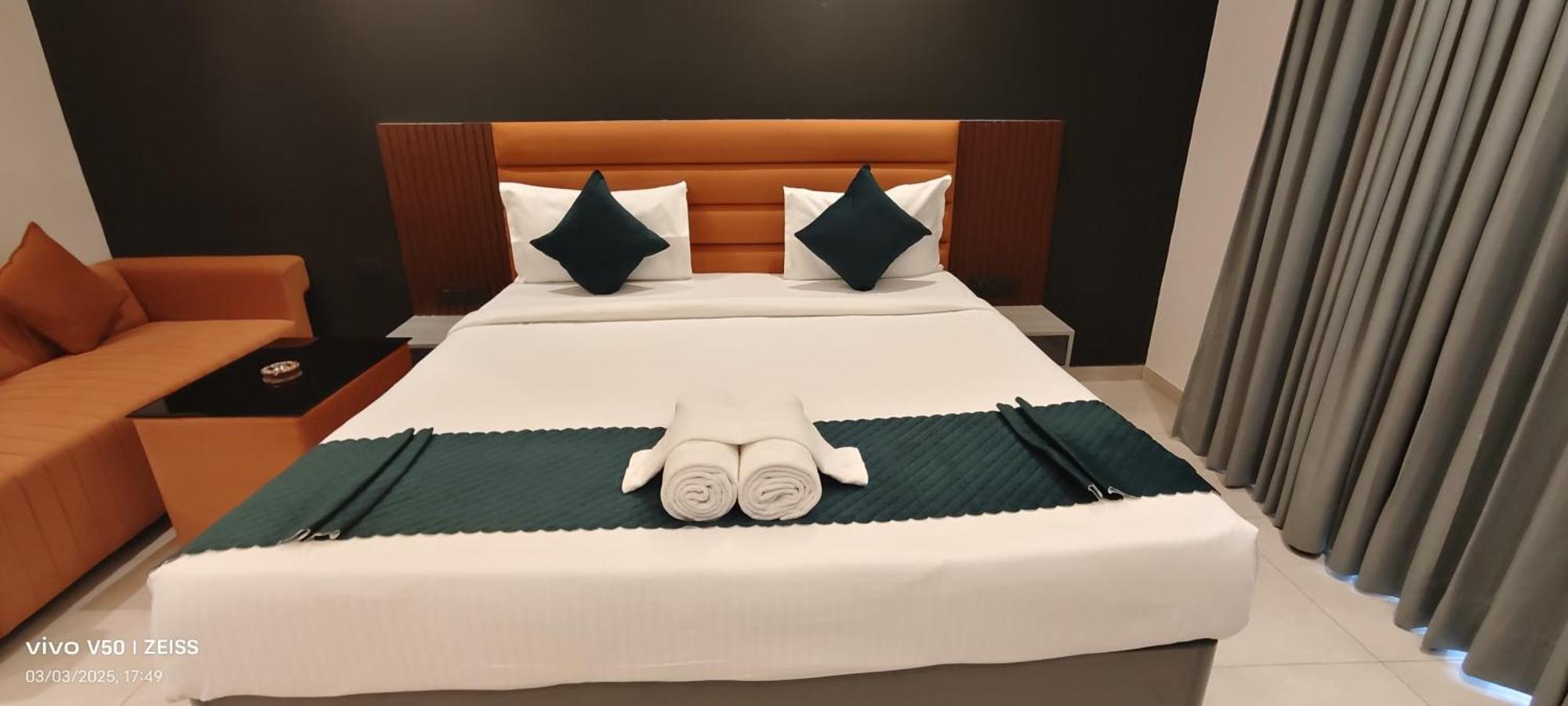 Hotel Maple Tree - Near Ekana Cricket Stadium - Lucknow Buitenkant foto